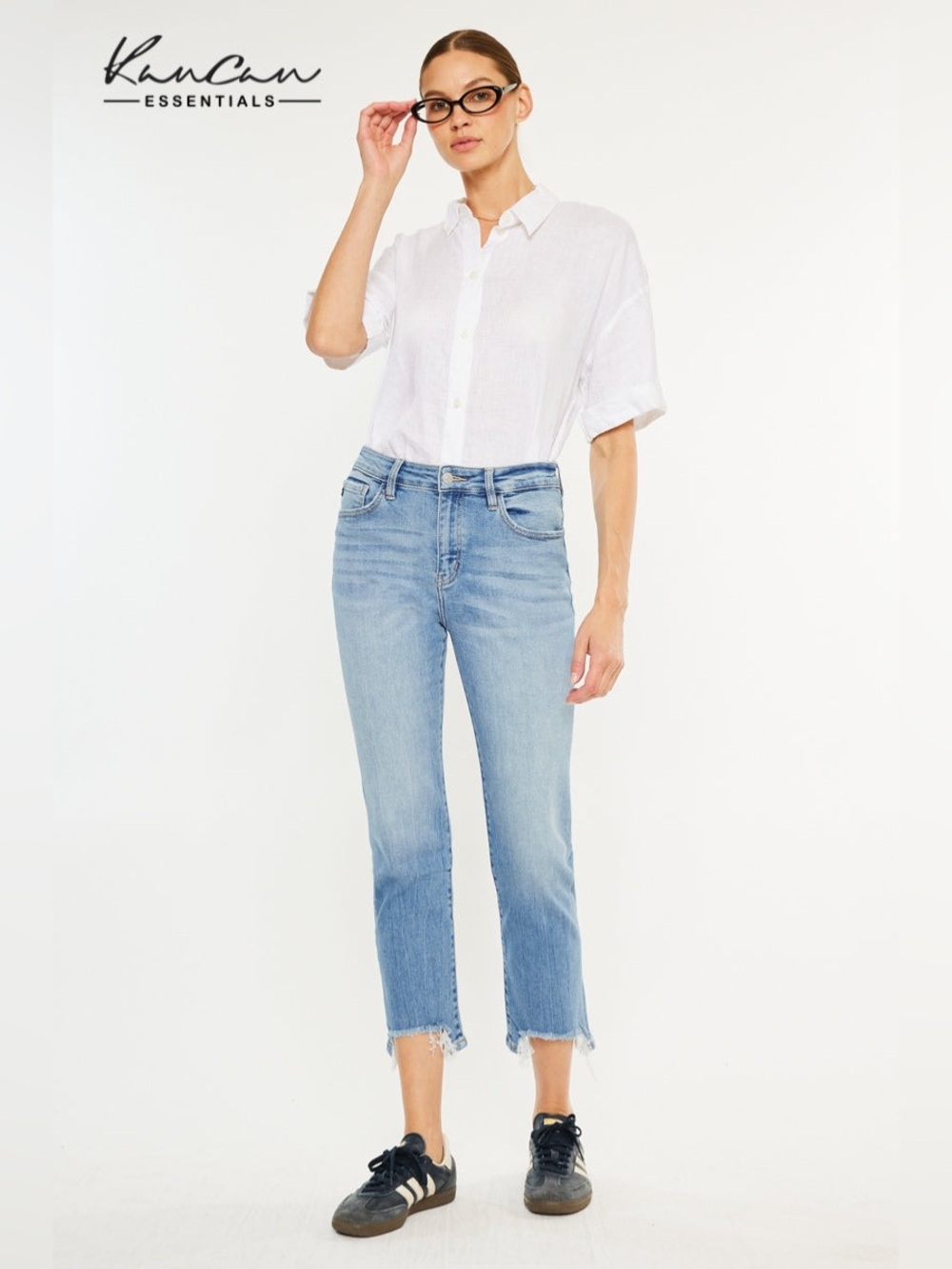 KanCan “Angela” High Rise Slim Cropped
Straight Jeans With Shark Bit Hems Sz 3